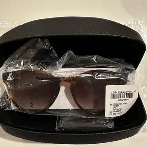 Ferragamo 52MM Tea cup sunglasses NEW

• 52mm lens width; 20mm bridge width Ferragamo 52MM Tea cup sunglasses NEW | Mercari main image 4
